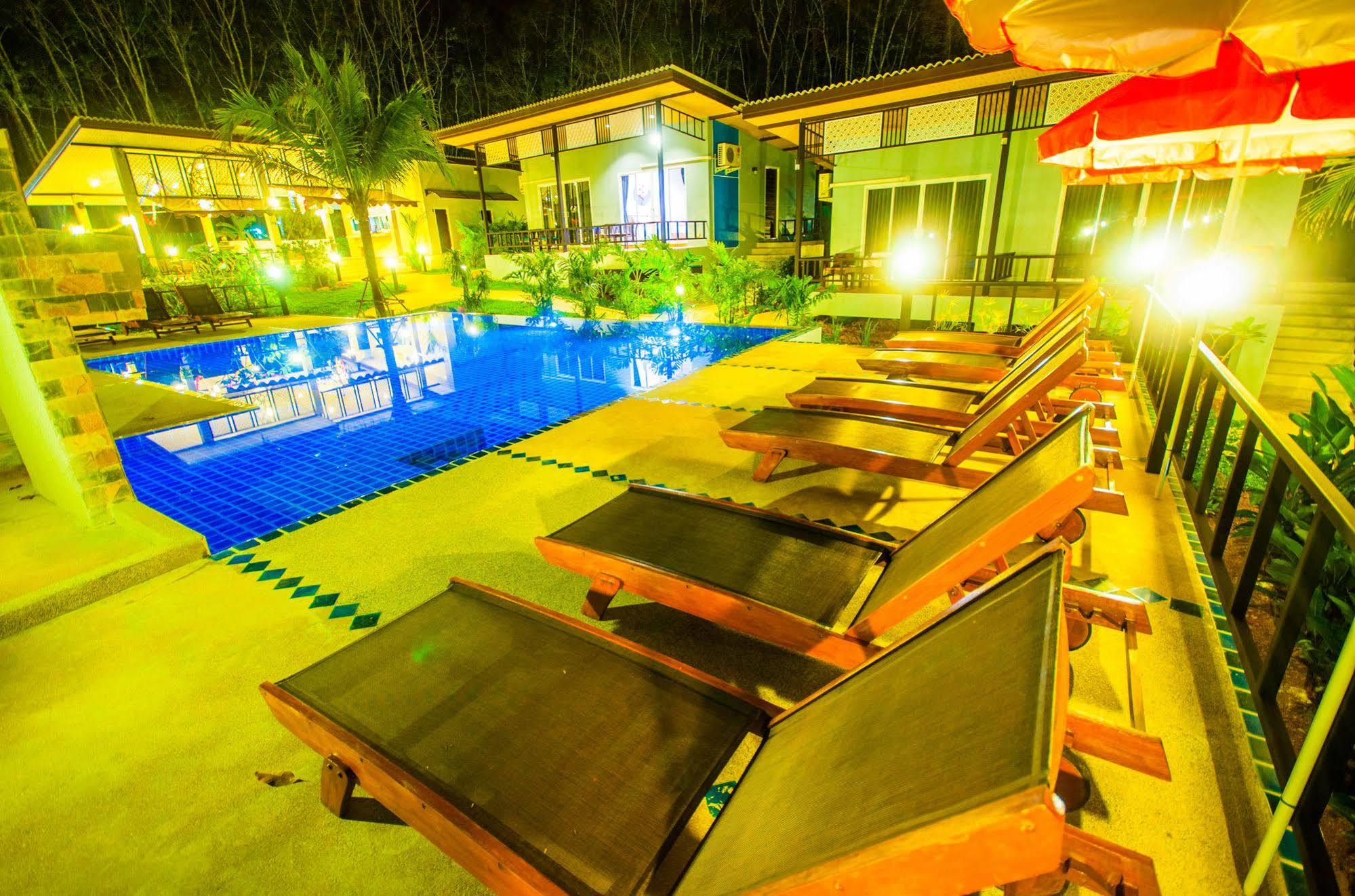 Chomphu Resort Khao Lak Exteriör bild